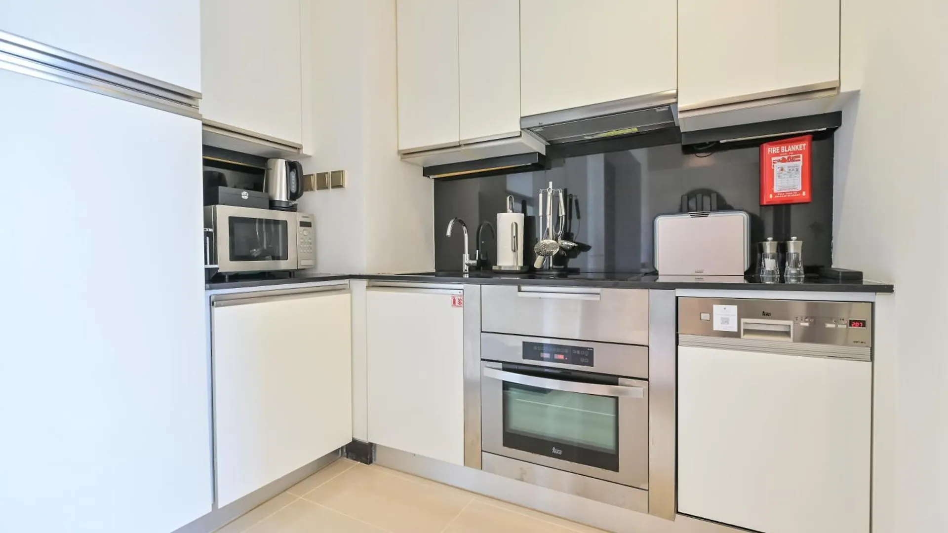 Studio On The 30Th Floor With Stunning Marina View Dubai Apartment